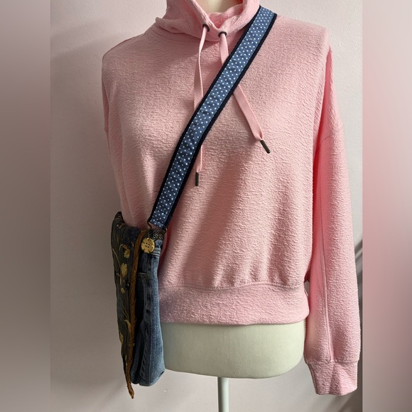 Women’s Handsewn/Upcycled Shoulder/Crossbody Messenger Bag, 15” x 12”, Blue/Gold - Picture 2 of 9